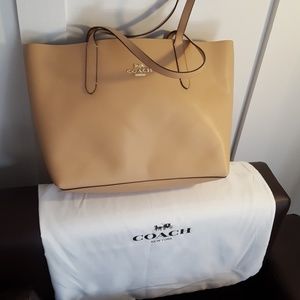 Like new Coach Market tote